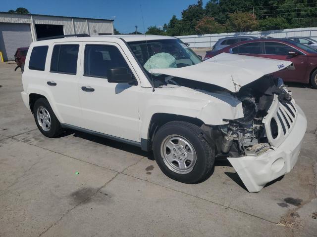 1J4FT28BX9D250798 - 2009 JEEP PATRIOT SPORT WHITE photo 4