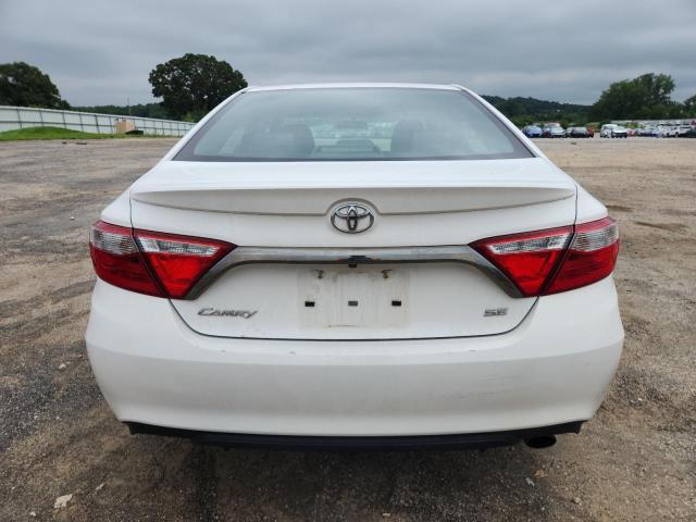 4T1BF1FK8HU435922 - 2017 TOYOTA CAMRY LE 白色 照片 6