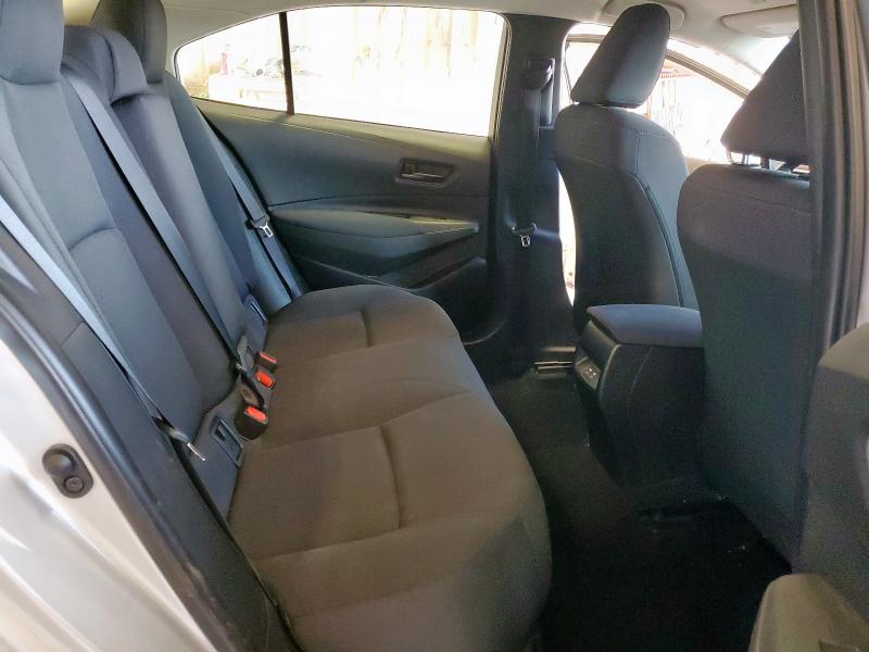 5YFB4MDE3RP164887 - 2024 TOYOTA COROLLA LE 银色 照片 10