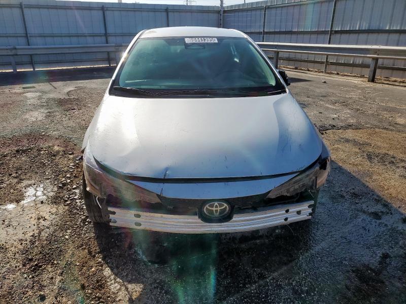 5YFB4MDE3RP164887 - 2024 TOYOTA COROLLA LE 银色 照片 5