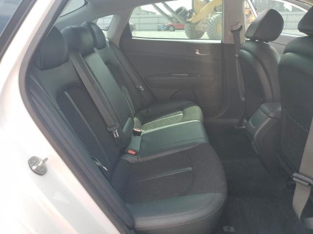 5XXGT4L34KG348002 - 2019 KIA OPTIMA LX Белый фото 19