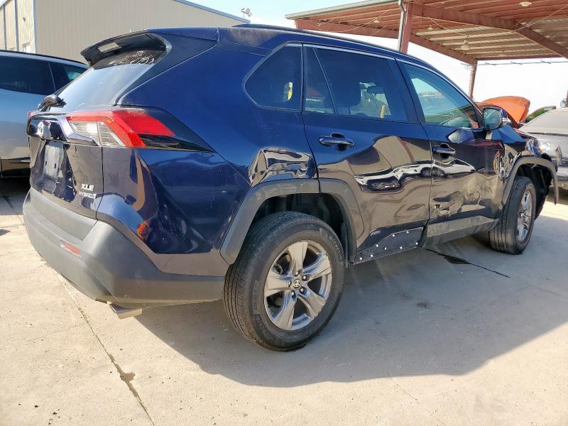 4T3RWRFV5RU161076 - 2024 TOYOTA RAV4 XLE BLUE photo 3