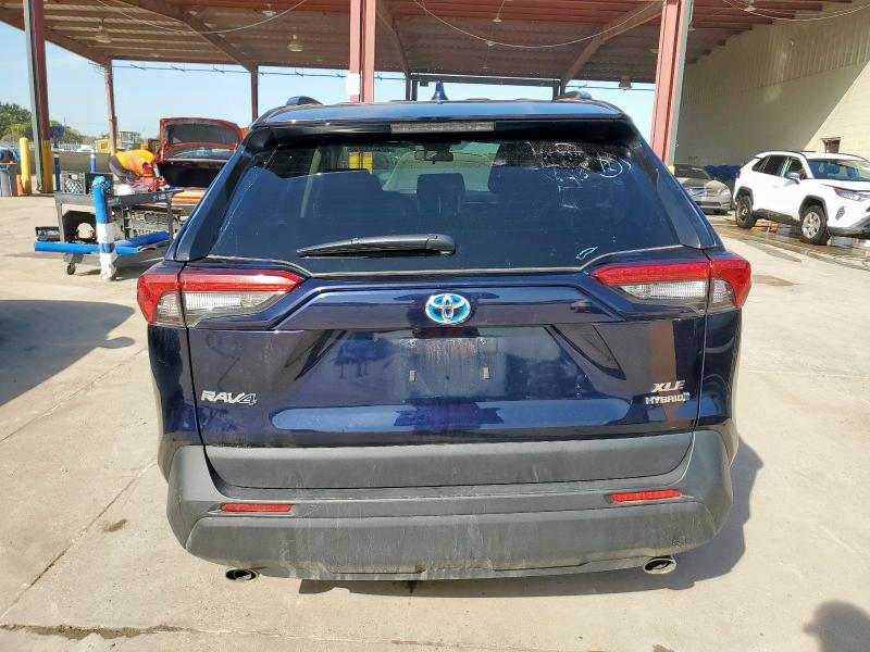 4T3RWRFV5RU161076 - 2024 TOYOTA RAV4 XLE BLUE photo 6