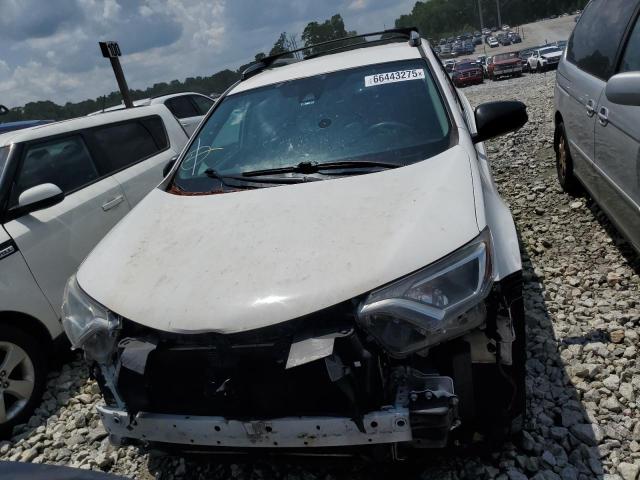 2T3BFREV7JW760469 - 2018 TOYOTA RAV4 LE Beyaz fotoğraf 5