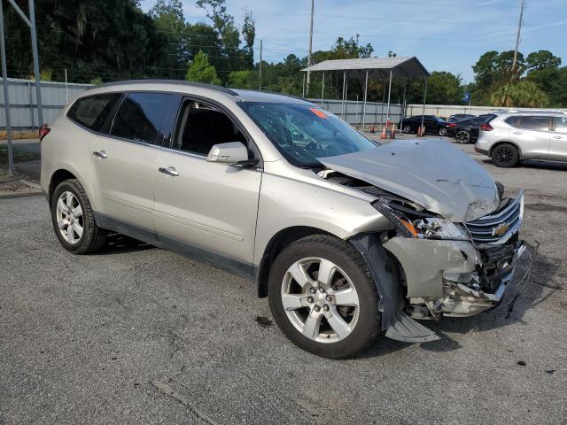 1GNKVGKD0HJ192276 - 2017 CHEVROLET TRAVERSE LT Srebrny zdjęcie 4