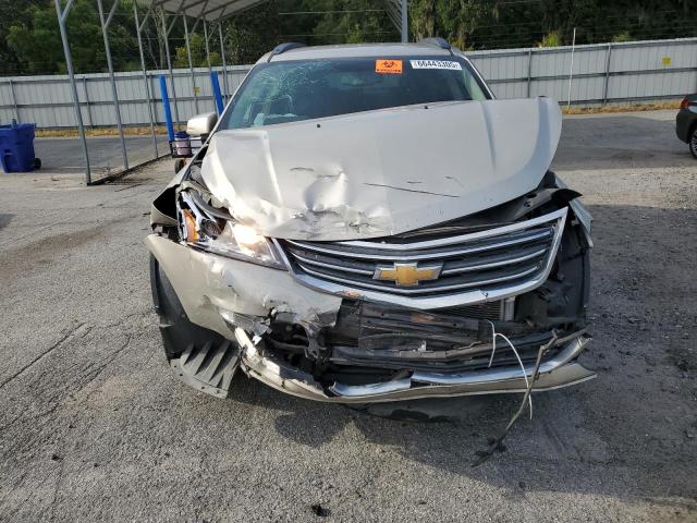 1GNKVGKD0HJ192276 - 2017 CHEVROLET TRAVERSE LT Srebrny zdjęcie 5