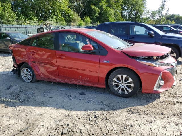 JTDKAMFPXM3180934 - 2021 TOYOTA PRIUS PRIM LE RED photo 4