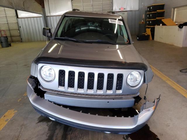 1C4NJPFB9GD503212 - 2016 JEEP PATRIOT LATITUDE SILVER photo 9