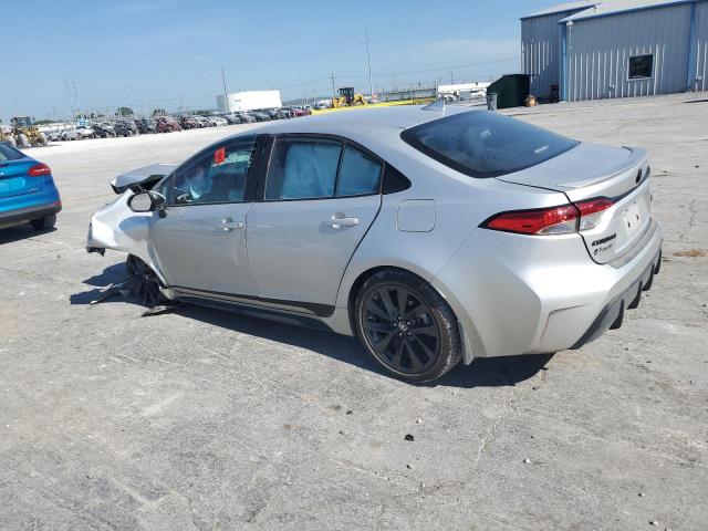 5YFS4MCE8SP218112 - 2025 TOYOTA COROLLA SE Srebrny zdjęcie 2