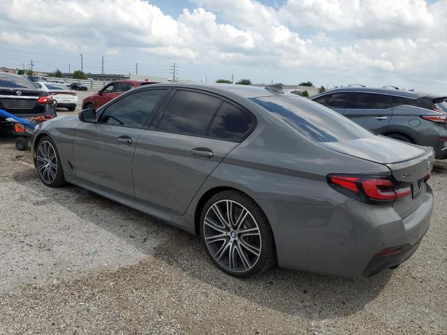 WBA13BK09MCF93639 - 2021 BMW M550XI GRAY photo 2