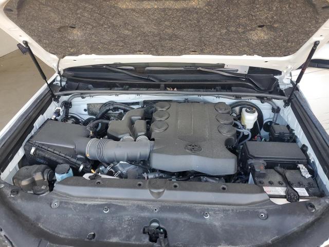 JTEEU5JR4R5316792 - 2024 TOYOTA 4RUNNER SR5 WHITE photo 11