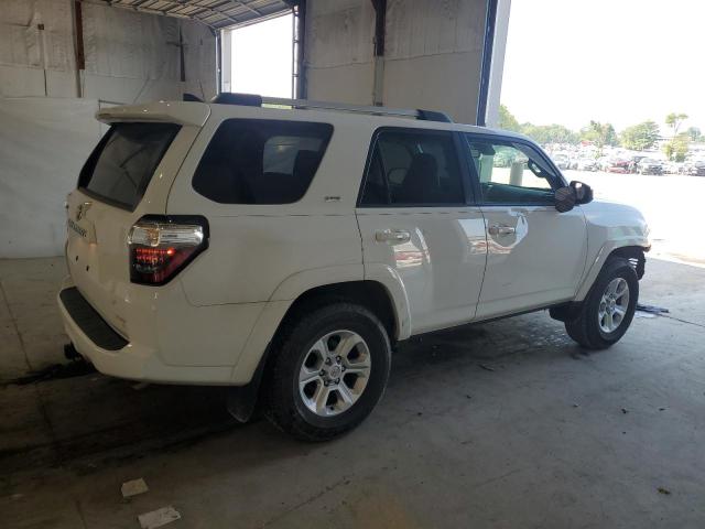 JTEEU5JR4R5316792 - 2024 TOYOTA 4RUNNER SR5 WHITE photo 3