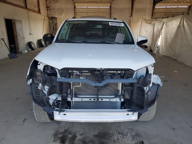 JTEEU5JR4R5316792 - 2024 TOYOTA 4RUNNER SR5 WHITE photo 5