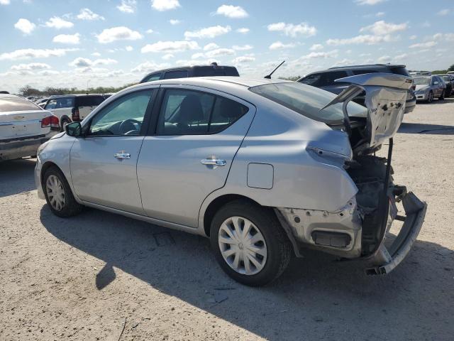 3N1CN7APXKL879955 - 2019 NISSAN VERSA S SILVER photo 2