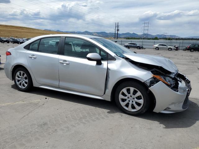 5YFEPRAE7LP032275 - 2020 TOYOTA COROLLA LE Gümüş foto 4