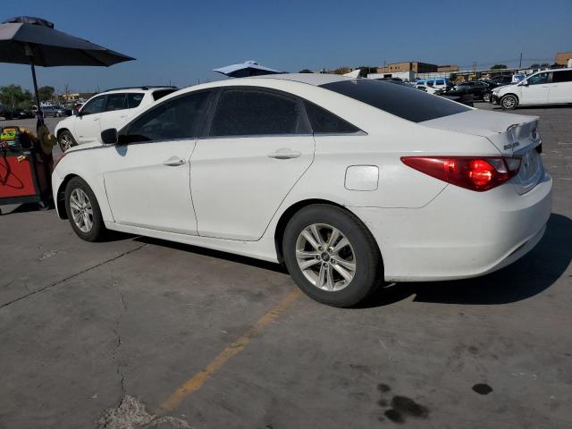 5NPEB4ACXDH797897 - 2013 HYUNDAI SONATA 4D GLS WHITE photo 2