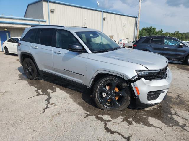 1C4RJHAG3PC661867 - 2023 JEEP GRAND CHER LAREDO Silber Foto 4