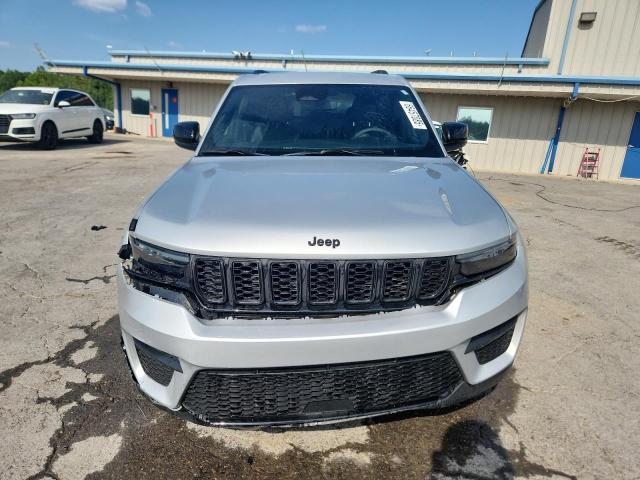 1C4RJHAG3PC661867 - 2023 JEEP GRAND CHER LAREDO Silber Foto 5
