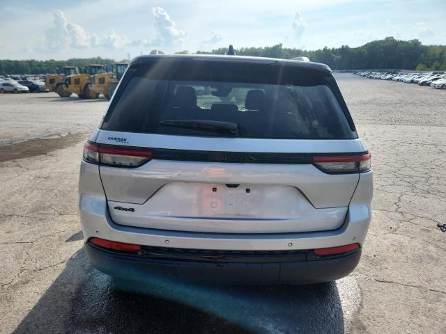 1C4RJHAG3PC661867 - 2023 JEEP GRAND CHER LAREDO Silber Foto 6