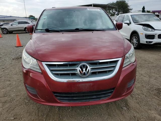 2C4RVABG9CR293707 - 2012 VOLKSWAGEN ROUTAN SE BURGUNDY photo 5