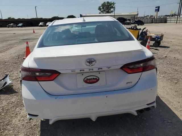 4T1G11AK8PU722347 - 2023 TOYOTA CAMRY SE NIGHT SHADE WHITE photo 6