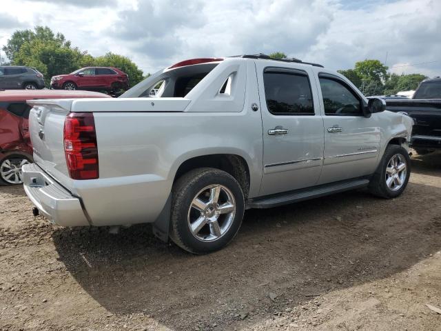 3GNTKGE71DG332155 - 2013 CHEVROLET AVALANCHE LTZ SILVER photo 3