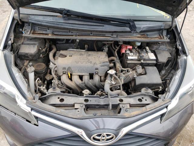 VNKKTUD38HA083850 - 2017 TOYOTA YARIS L GRAY photo 7