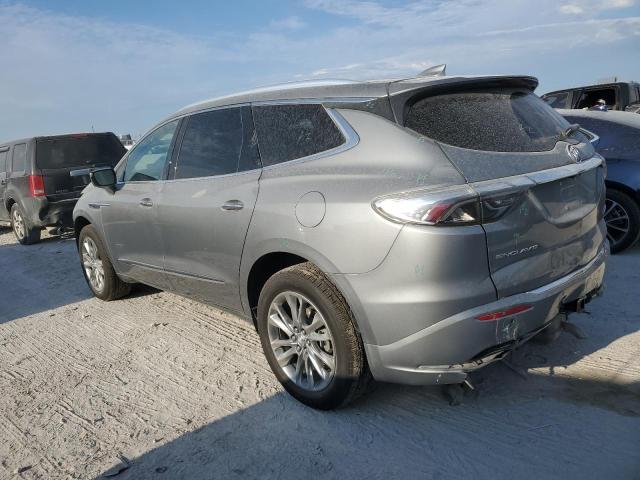 5GAERDKW9PJ124276 - 2023 BUICK ENCLAVE AVENIR SILVER photo 2