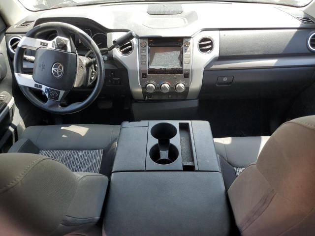 5TFRY5F19JX232134 - 2018 TOYOTA TUNDRA DOUBLE CAB SR/SR5 SILVER photo 8