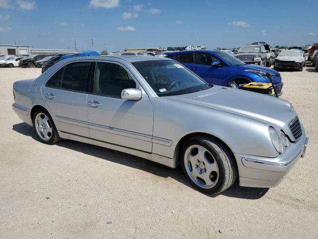 WDBJF70JXYB110511 - 2000 MERCEDES-BENZ E 430 SILVER photo 4