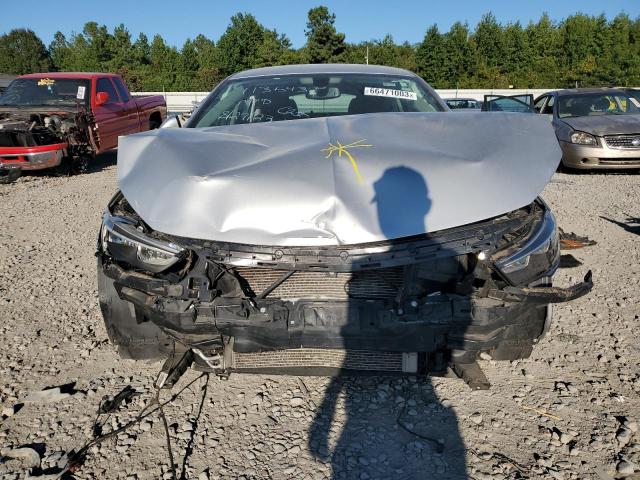 W04GP6SX3J1135437 - 2018 BUICK REGAL ESSENCE SILVER photo 5