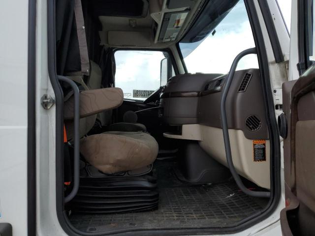 4V4NC9EH5HN977184 - 2017 VOLVO VN VNL WHITE photo 5