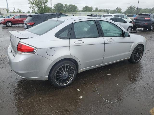 1FAHP36N89W141126 - 2009 FORD FOCUS SES SILVER photo 3