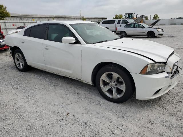 2B3CL3CG8BH549430 - 2011 DODGE CHARGER WHITE photo 4