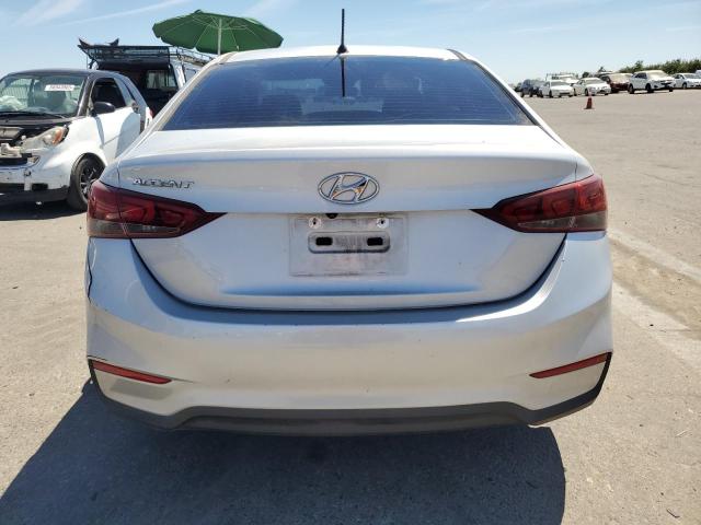 3KPC24A38JE029147 - 2018 HYUNDAI ACCENT SE Gümüş foto 6