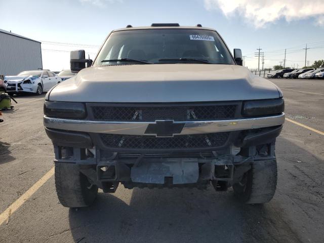 1GCHK23112F205906 - 2002 CHEVROLET SILVERADO K2500 HEAVY DUTY TAN photo 5