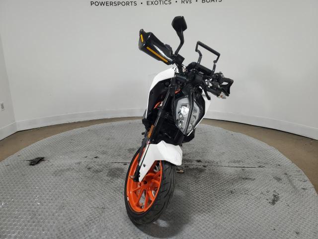 MD2JPJ400HC238144 - 2017 KTM 390 DUKE ORANGE photo 2