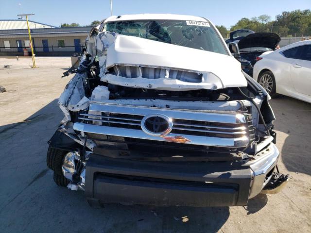 5TFRM5F13HX110374 - 2017 TOYOTA TUNDRA DOUBLE CAB SR/SR5 WHITE photo 5