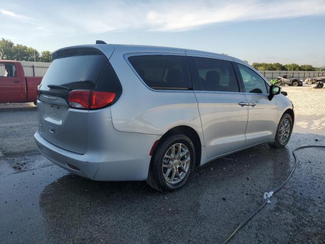 2C4RC1CG2NR141565 - 2022 CHRYSLER VOYAGER LX SILVER photo 3