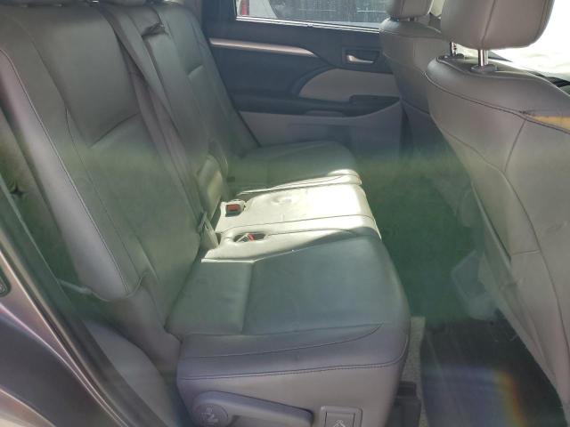 5TDKKRFHXGS160074 - 2016 TOYOTA HIGHLANDER XLE GRAY photo 11
