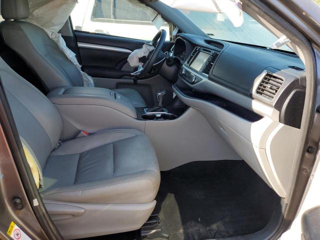 5TDKKRFHXGS160074 - 2016 TOYOTA HIGHLANDER XLE GRAY photo 7