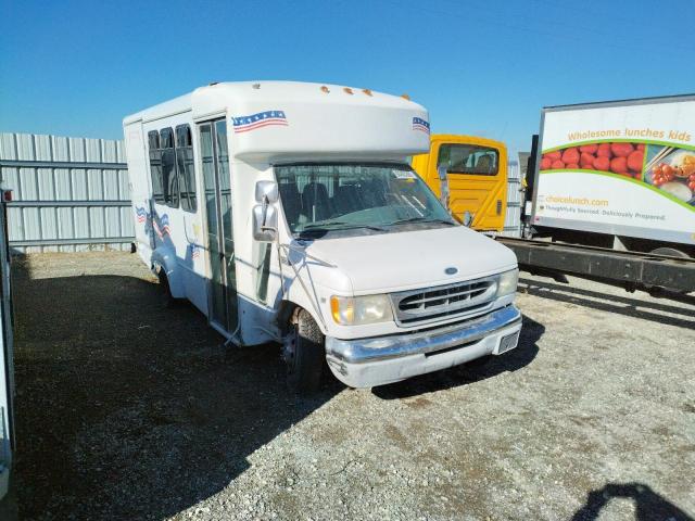 1FDWE35L3YHA11275 - 2000 FORD ECONOLINE E350 SUPER DUTY CUTAWAY VAN WHITE photo 1