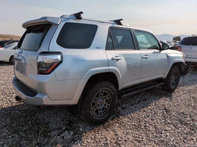 JTEBU5JR3J5489095 - 2018 TOYOTA 4RUNNER SR5/SR5 PREMIUM SILVER photo 3