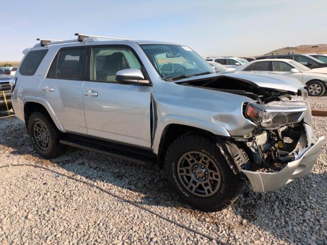 JTEBU5JR3J5489095 - 2018 TOYOTA 4RUNNER SR5/SR5 PREMIUM SILVER photo 4