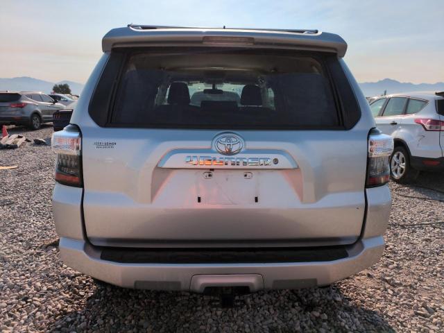 JTEBU5JR3J5489095 - 2018 TOYOTA 4RUNNER SR5/SR5 PREMIUM SILVER photo 6