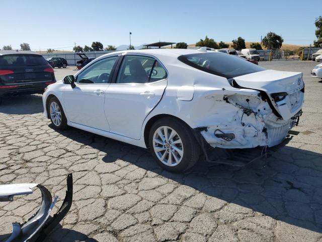 4T1R11AK3PU794534 - 2023 TOYOTA CAMRY LE WHITE photo 2