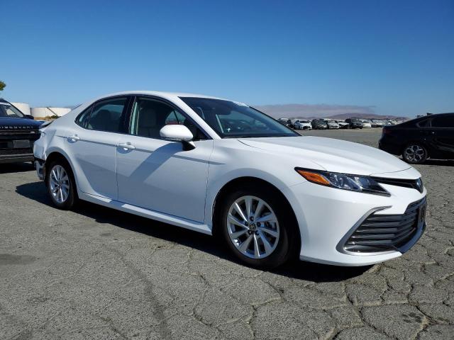 4T1R11AK3PU794534 - 2023 TOYOTA CAMRY LE WHITE photo 4