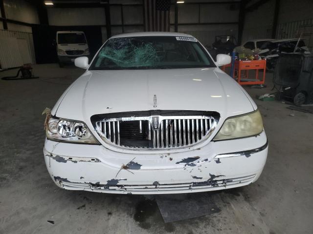 1LNHM81W44Y632849 - 2004 LINCOLN TOWN CAR EXECUTIVE WHITE photo 5