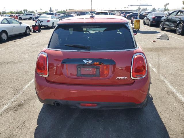WMWXP5C56J2G63903 - 2018 MINI COOPER RED photo 6