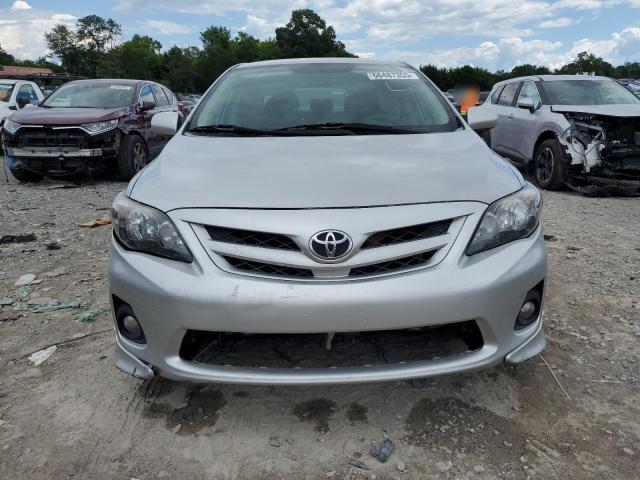 2T1BU4EE2DC962918 - 2013 TOYOTA COROLLA BASE Argent photo 5